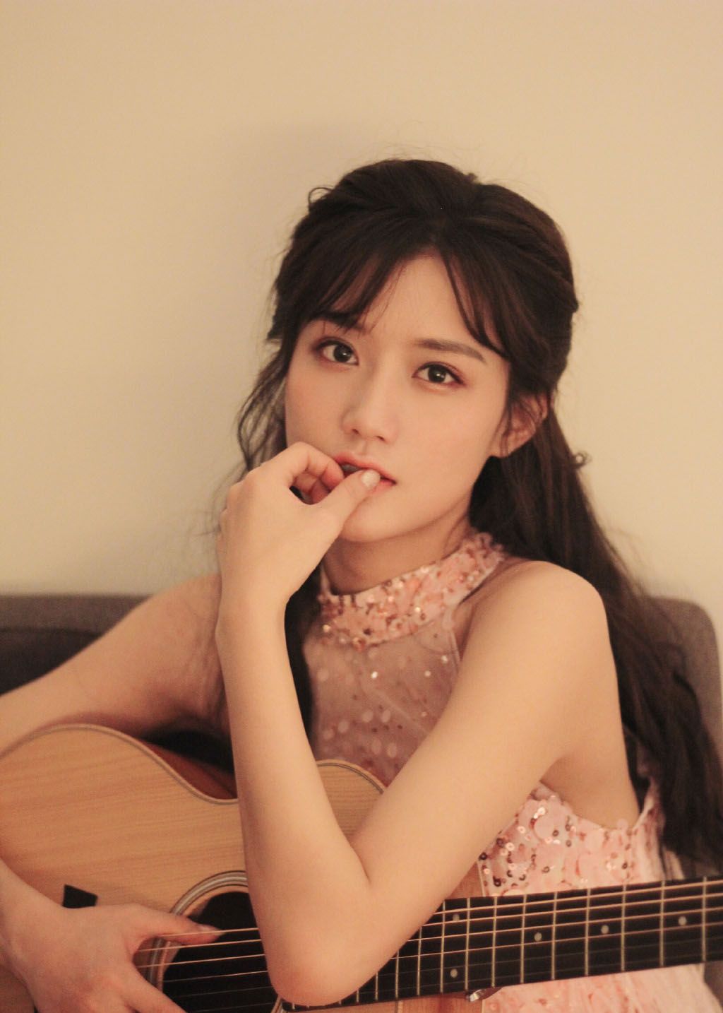 陈意涵,如漫画美少女般梦幻而精灵,靓丽可爱,优雅迷人