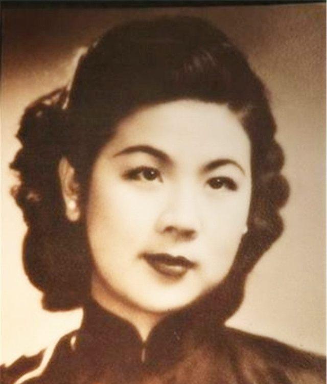 严幼韵珍贵的老照片第二张美丽高贵第三张与杨光泩的合影