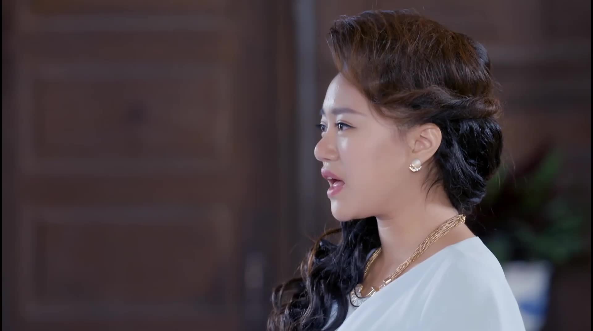 羽毛耳环父亲替女儿出气让雪儿吃牢饭谁知女婿将证据拍桌上