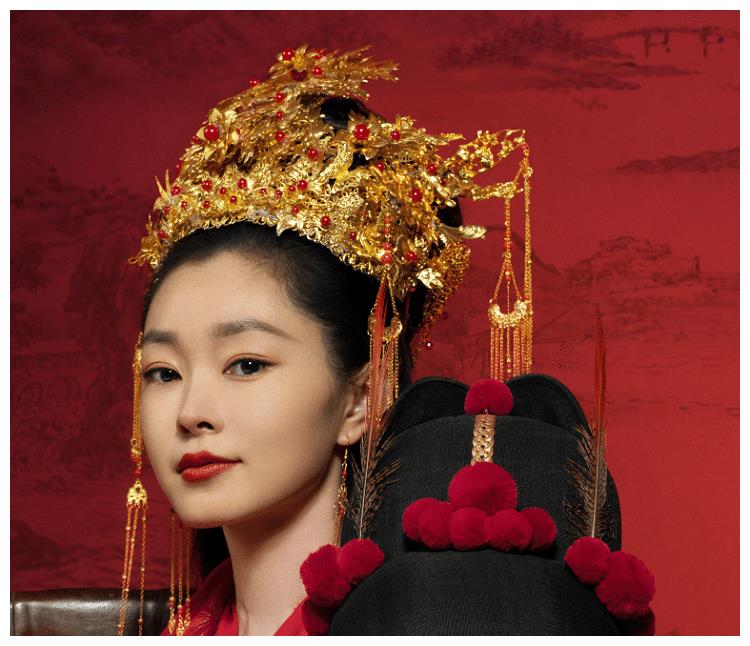 《赘婿》主演大婚海报,宋轶婚服造型好惊艳,与郭麒麟cp感十足