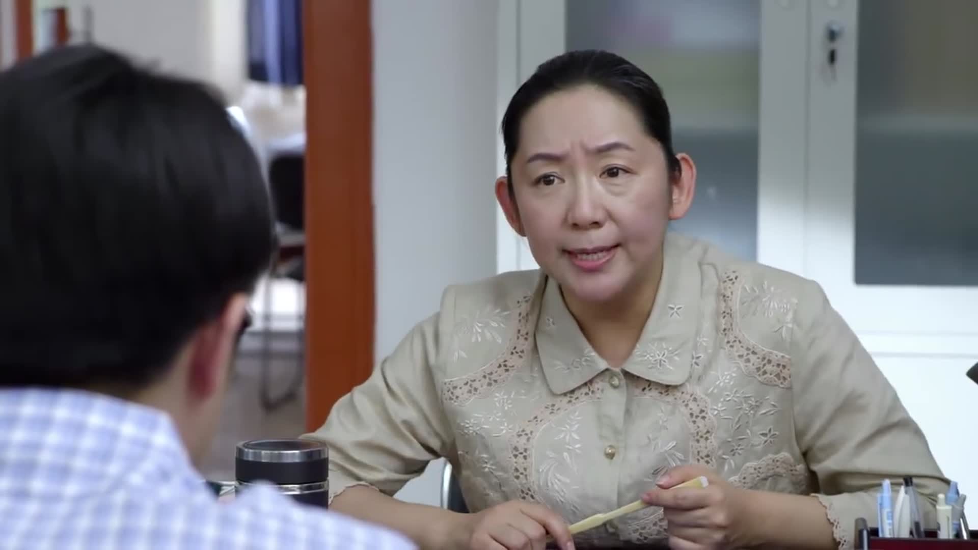 平凡岁月听到对话王蔷走进来问情况