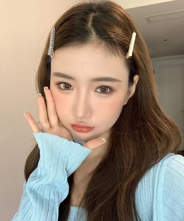 发夹怎么夹头发,这样做简单又好看,适合手笨的姑娘__财经头条