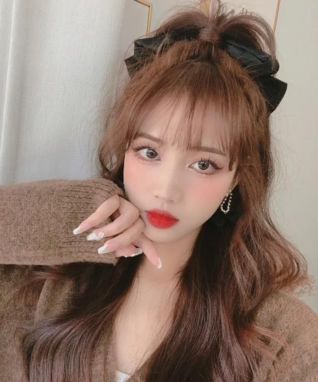 发夹怎么夹头发,这样做简单又好看,适合手笨的姑娘__财经头条
