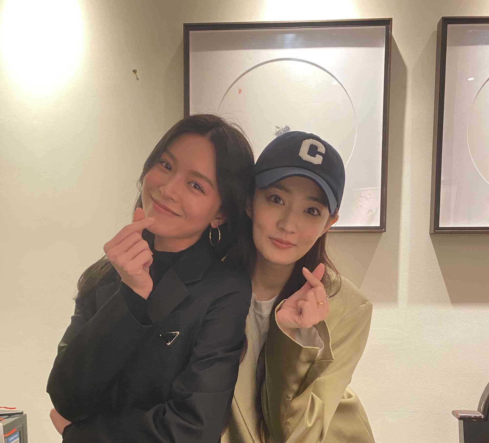 徐璐文咏珊时隔3年再合体,《风声》剧组重聚,同穿西装帅气_高清图集