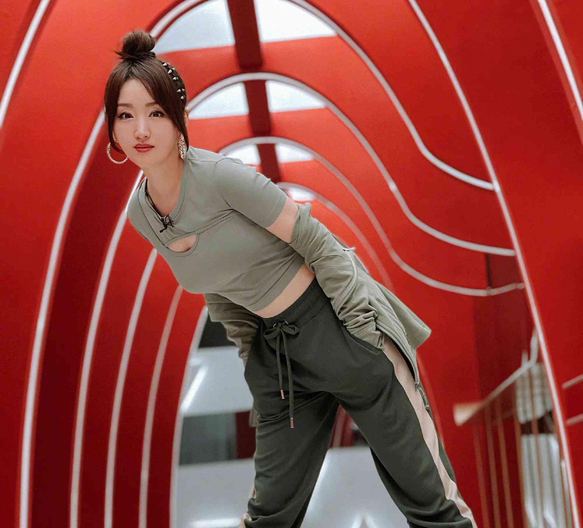 也只有《乘风破浪的姐姐》这档综艺节目能够做到,观众可以在这档综艺