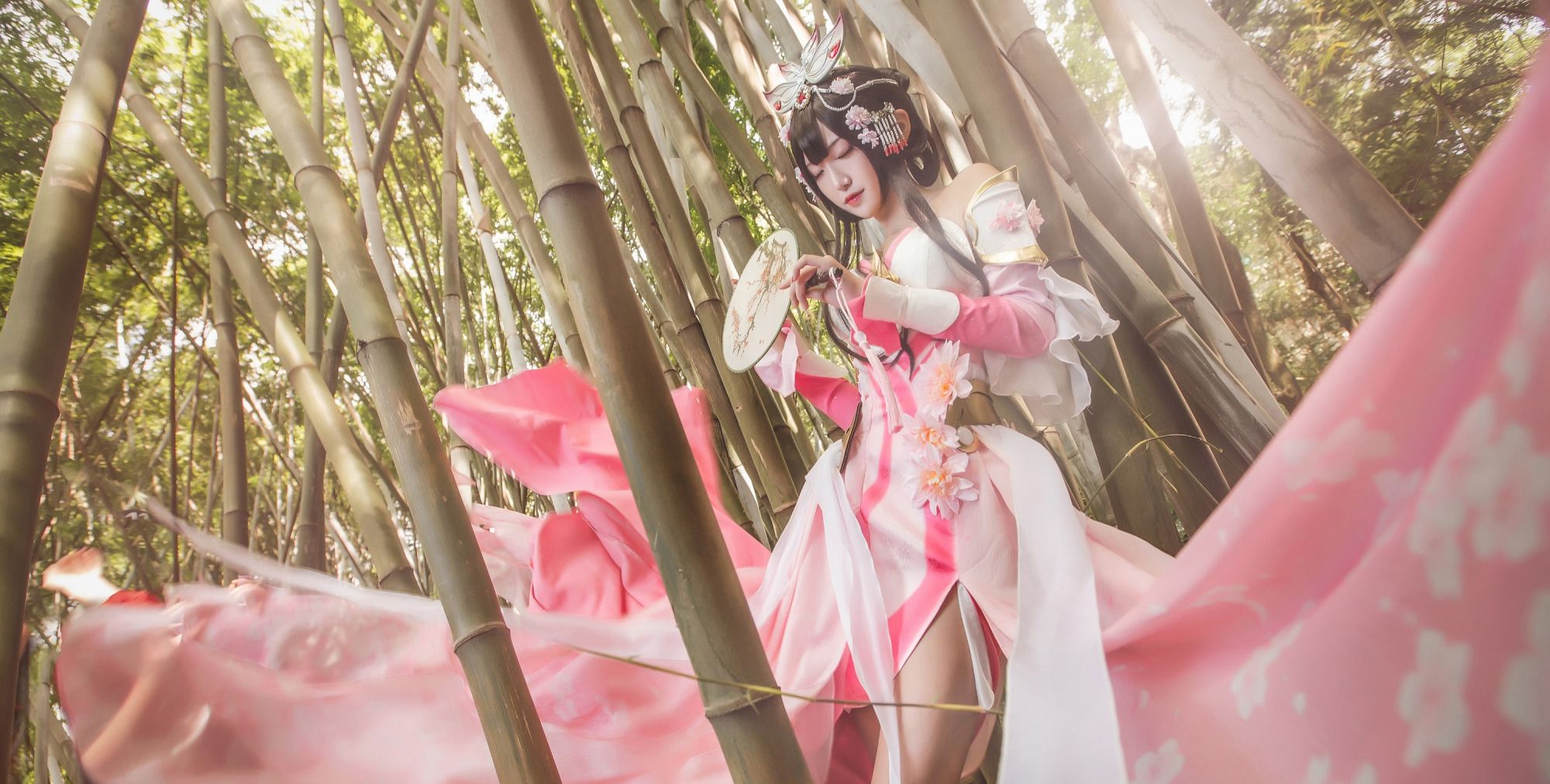 腐团儿cos福利写真:王者荣耀甄姬,漫画腿让人羡慕不来!