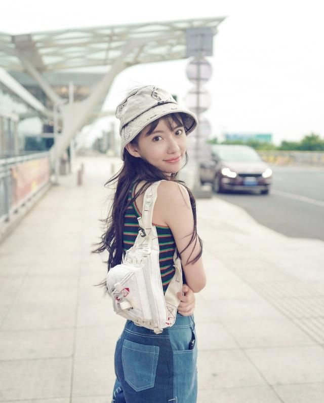 "诺澜"刘萌萌,条纹背心搭补丁裤亮相,男友白宇视角下美如少女_高清