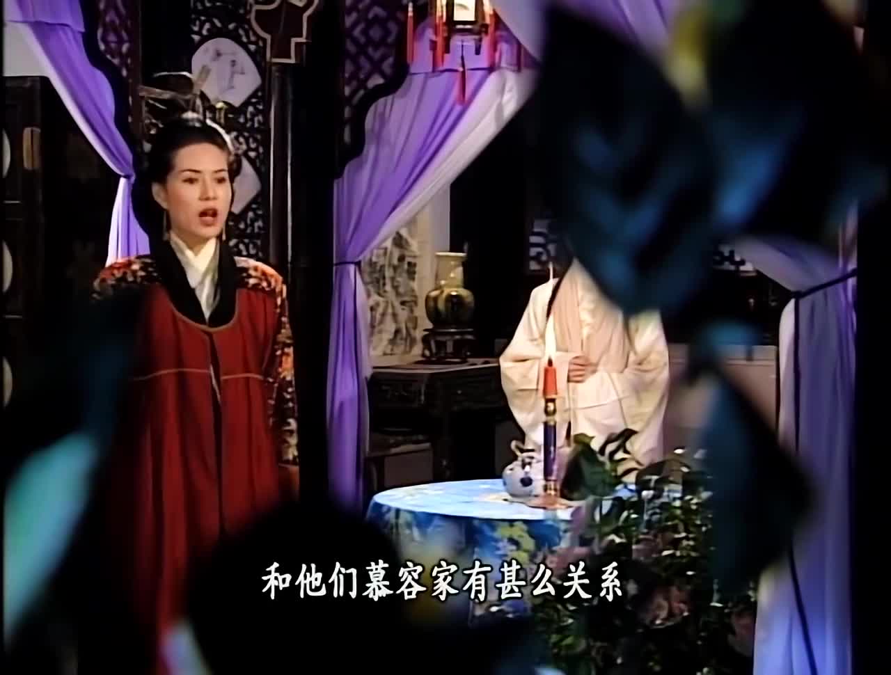 天龙八部王夫人对王姑娘说出画中之事段誉默默的从后面偷听