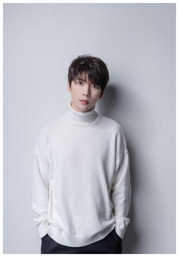 官宣时间有深意,与妻结婚不到6个月|声入人心|简弘亦|深意_新浪新闻