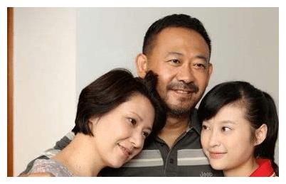 姜文的哥哥姜武16岁一见钟情毕业就结婚35年恩爱如初