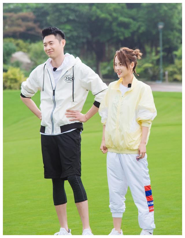 她27岁嫁入豪门,老公每年给2亿零花钱,连生两子婆婆百依百顺!