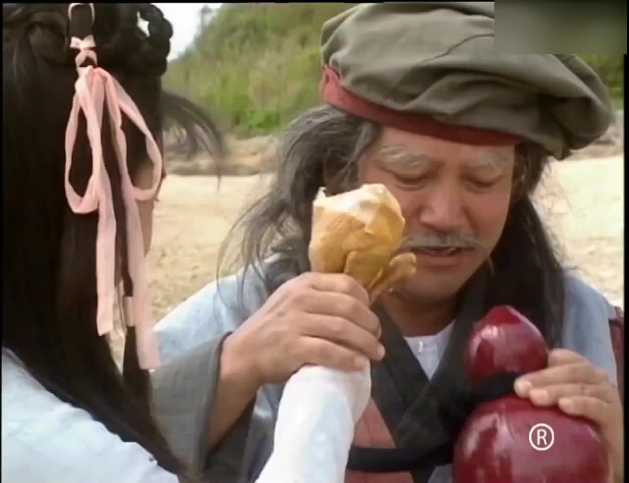 射雕英雄传洪七公吃东西这段叫花鸡配上美酒太馋人了