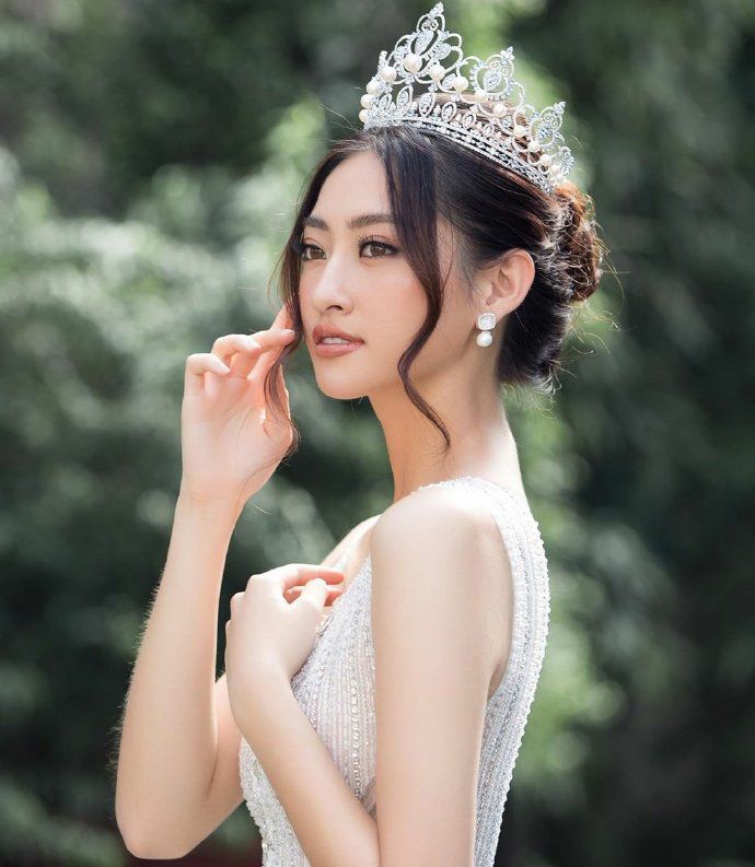 潮流时尚:2019年越南世界小姐梁垂玲,完美大长腿!_高清图集_新浪网