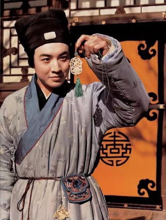 红楼梦里,这个愚蠢的母亲,为了几两银子,让儿子丢了做人的尊严