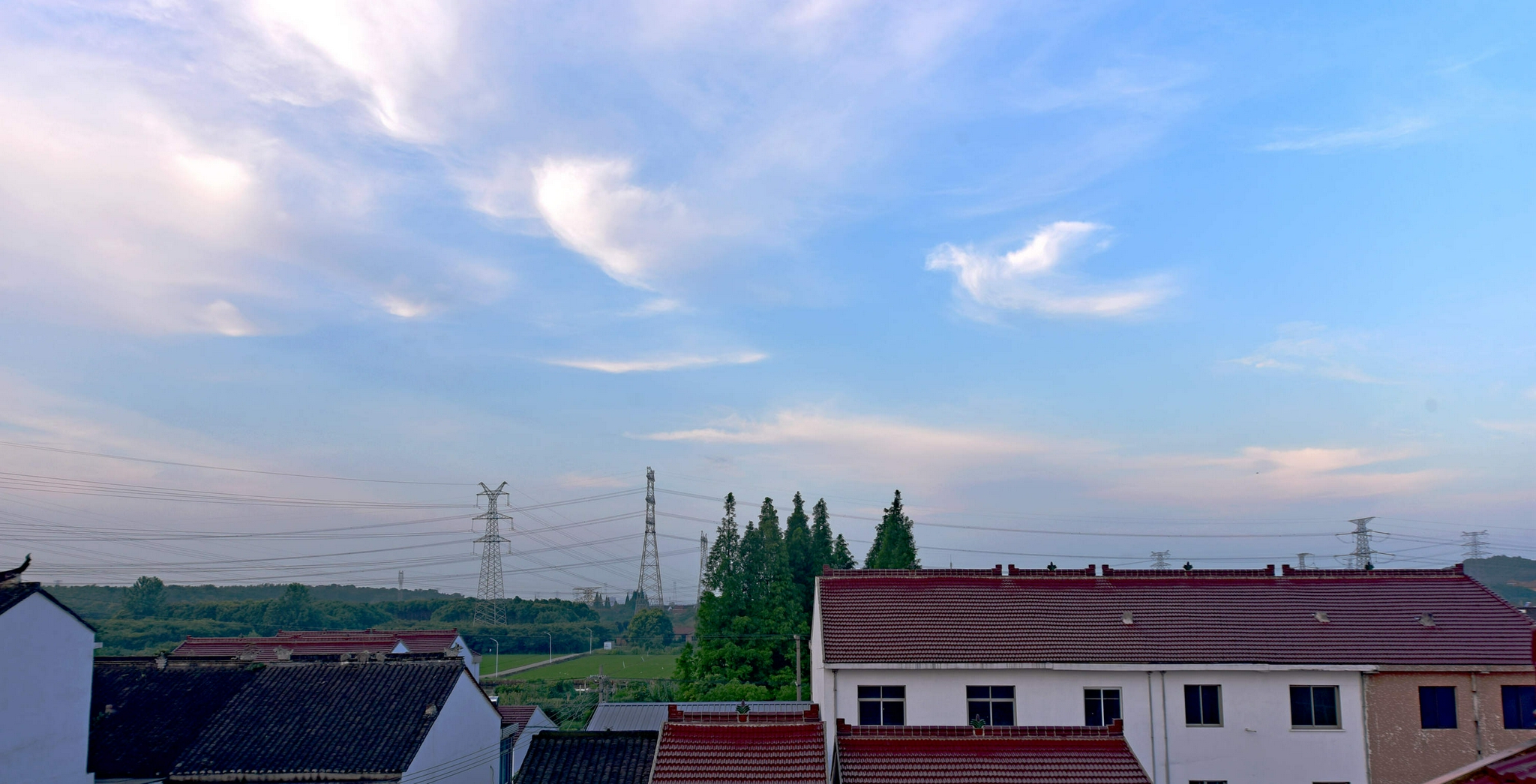 梅雨季难得一见晴好天气,早晨日出时分,天空美丽景象.|日出|时分|景象
