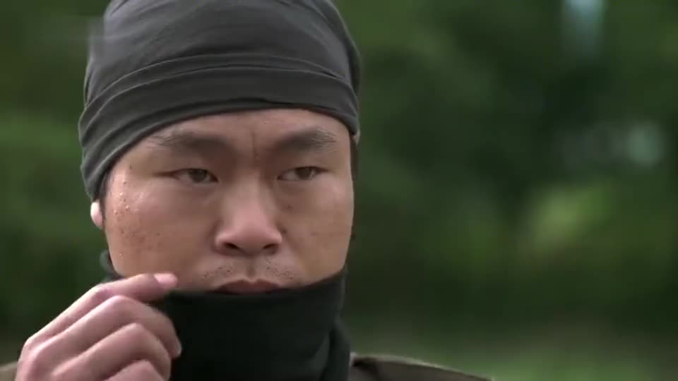 土匪竟敢抢解放军运粮车,不料车里全是机枪手,场面太精彩