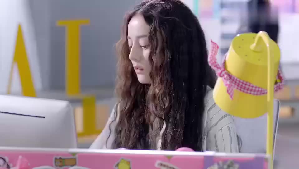 漂亮的李慧珍慧珍收到神秘洋葱跑去皓宇办公室发现照片