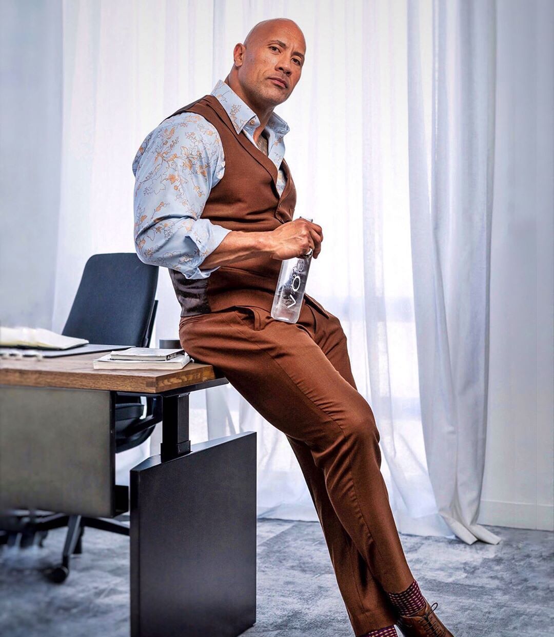 巨石.强森爆出自己童年照,原来小时候就这么壮