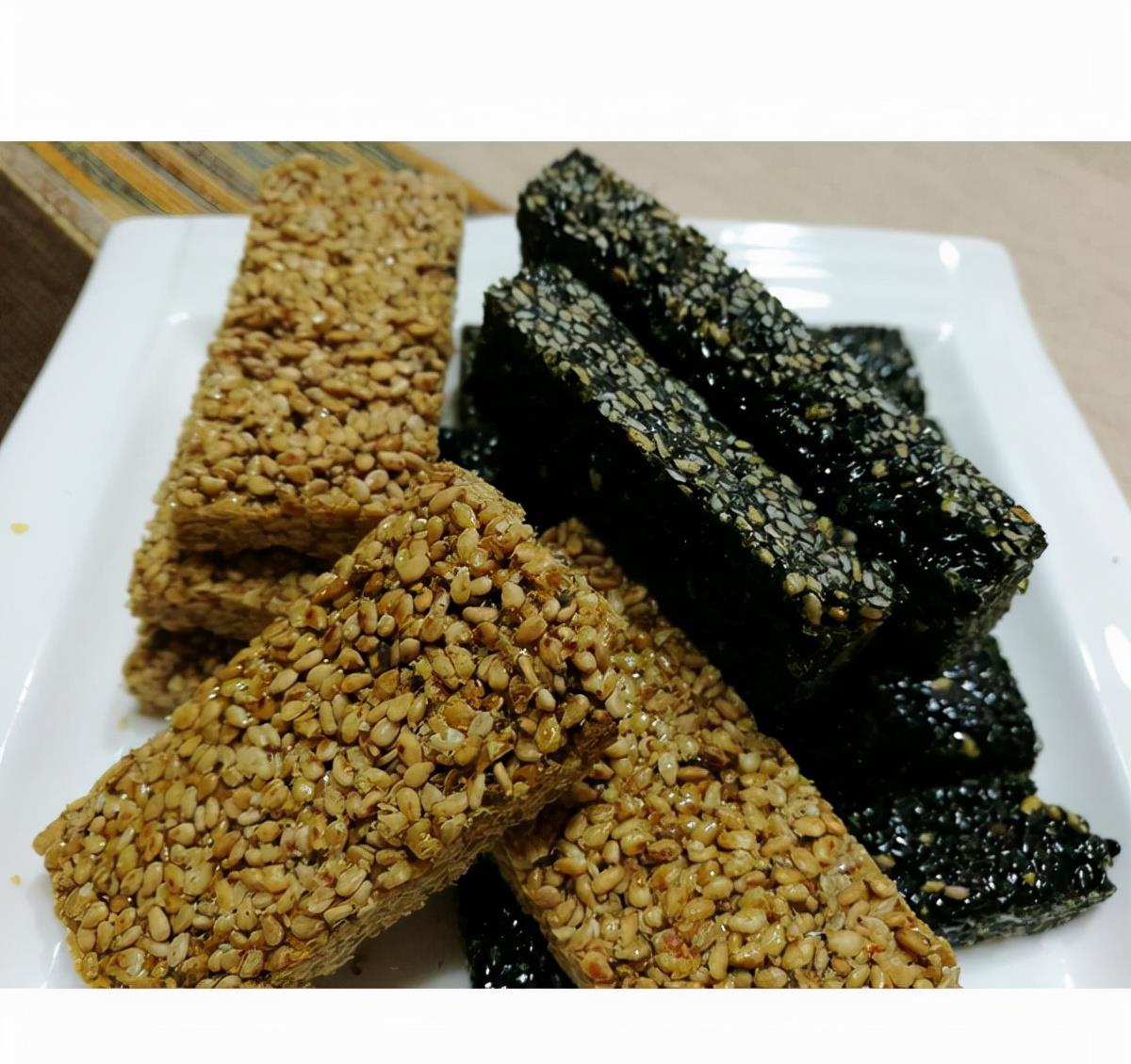 常州芝麻糖是当地的传统名吃,也是江苏省非物质文化遗产之一.