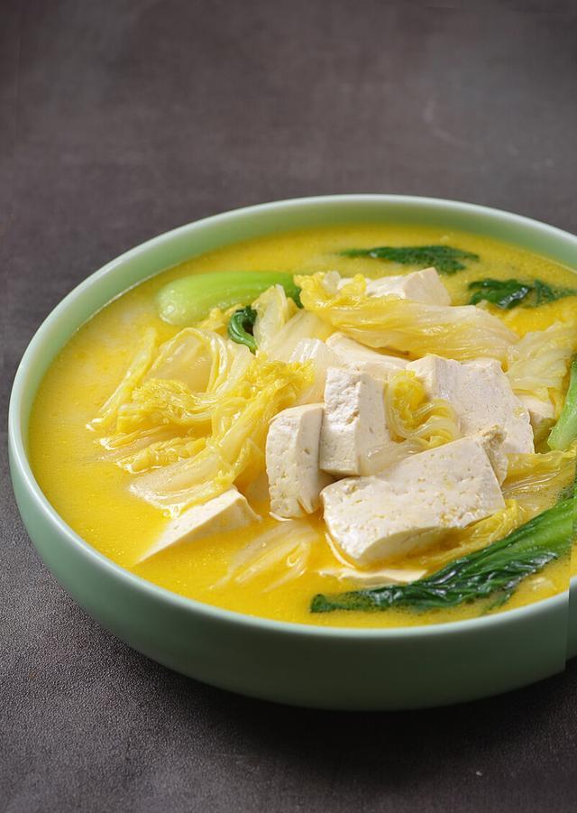 怎么做白菜豆腐煲爽口鲜美的低脂汤瘦身汤首选