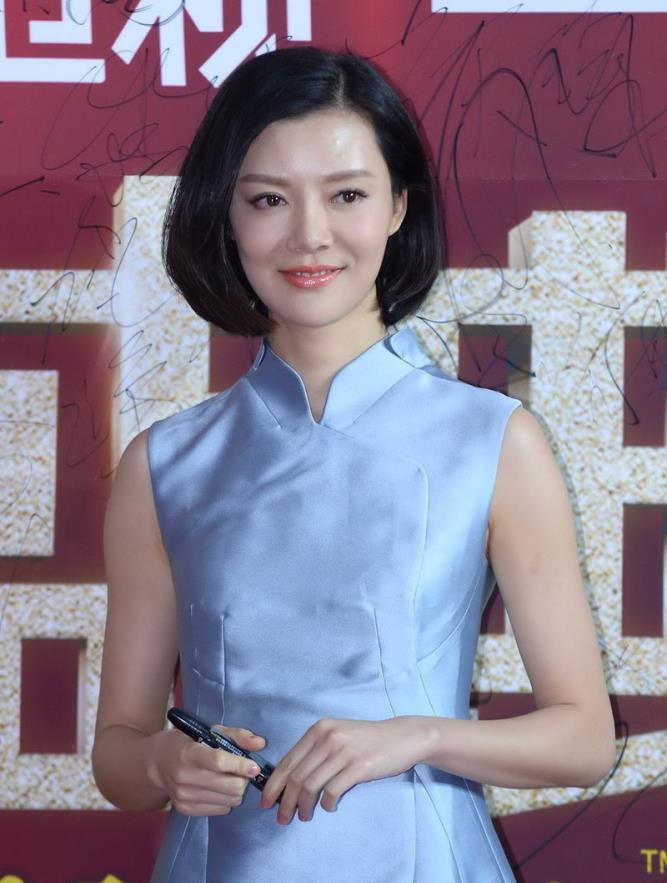 车晓终于穿旗袍了天蓝色旗袍连衣裙配波波头古典气质惊艳