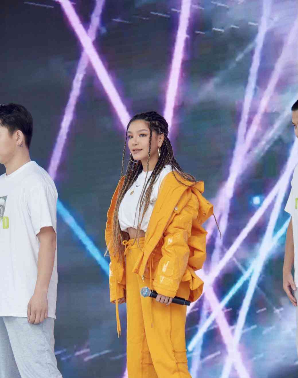 江映蓉听陈梓童写给妈妈的歌哭了身世坎坷自幼和妈妈感情好