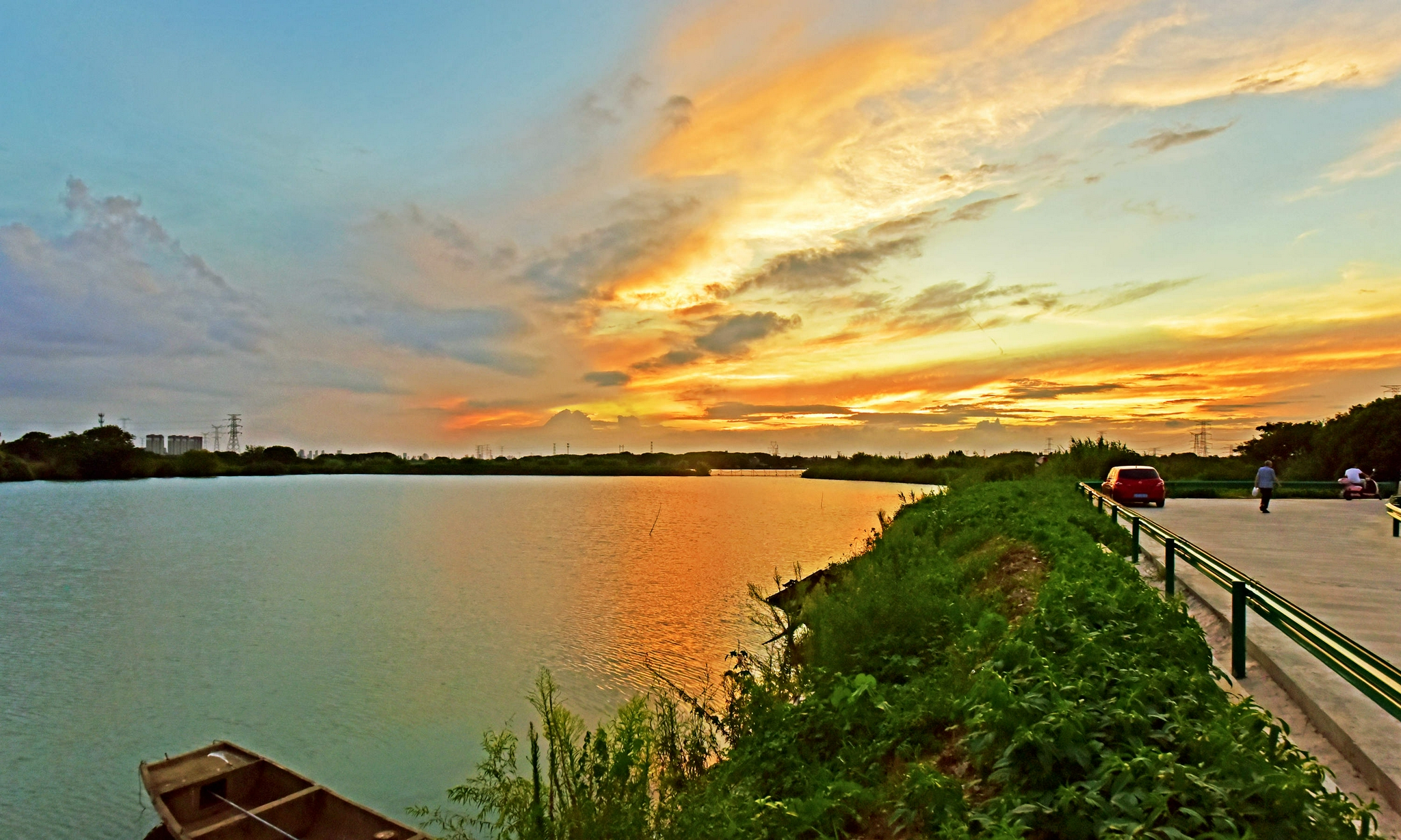 水乡日落云霞美祥和悠闲小村黄昏江苏无锡锡山区锡北镇春风村