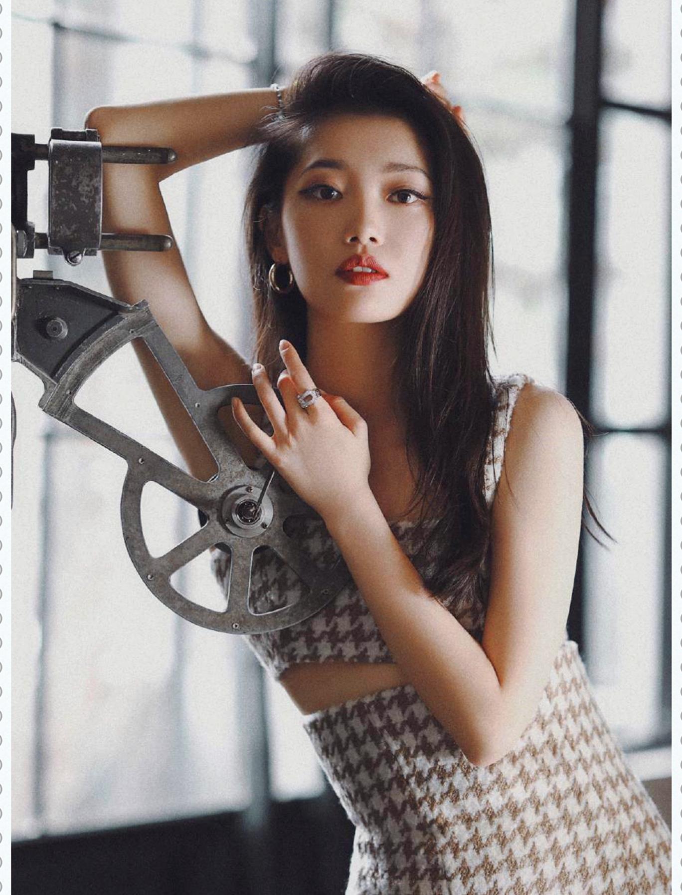 女神田依桐:第5618期时尚潮流美图欣赏