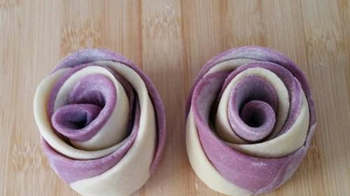 原来紫薯玫瑰花馒头这样做，颜色亮丽，松软香甜，好看又好吃！休闲区蓝鸢梦想 - Www.slyday.coM