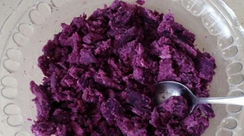 原来紫薯玫瑰花馒头这样做，颜色亮丽，松软香甜，好看又好吃！休闲区蓝鸢梦想 - Www.slyday.coM