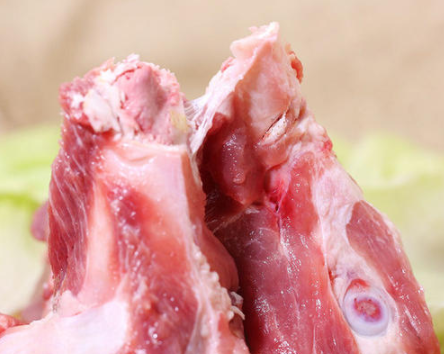 买猪筒骨时挑前腿还是后腿区别很大买错浪费钱没营养