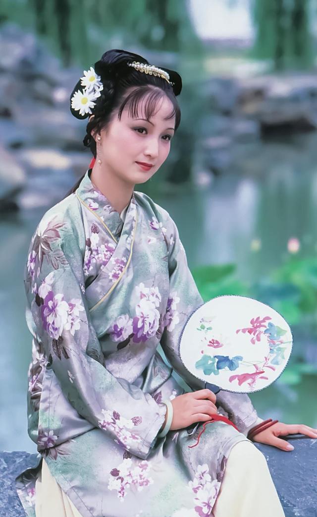 红楼梦里那些令人唏嘘的卑微的深情