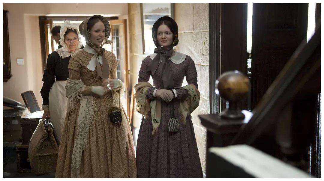 简爱中里德太太的两位女儿拿着一手好牌却打烂了为什么