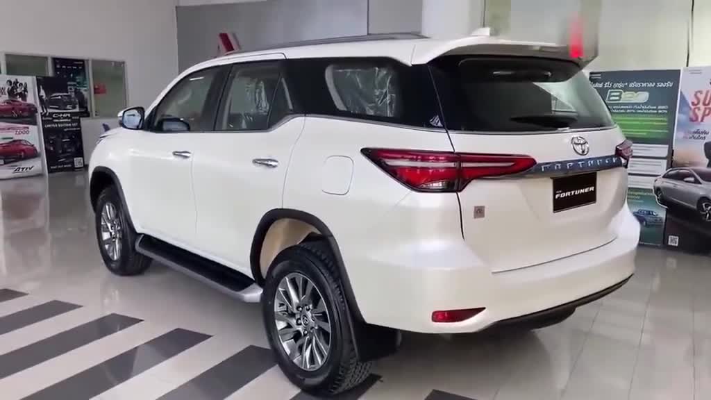 2021款丰田奔跑者实车展示