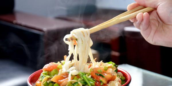 同样是吃面条，中国VS<a href=