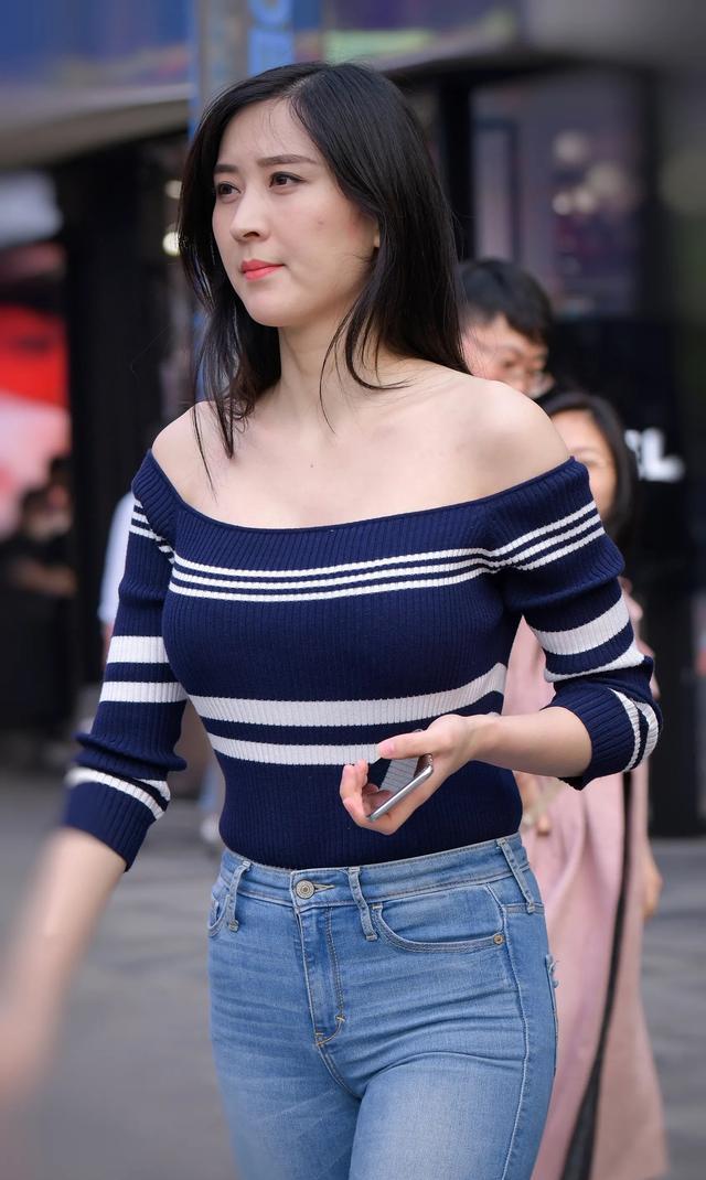 估计有点社会阅历的男人都喜欢这种身材的女人吧.