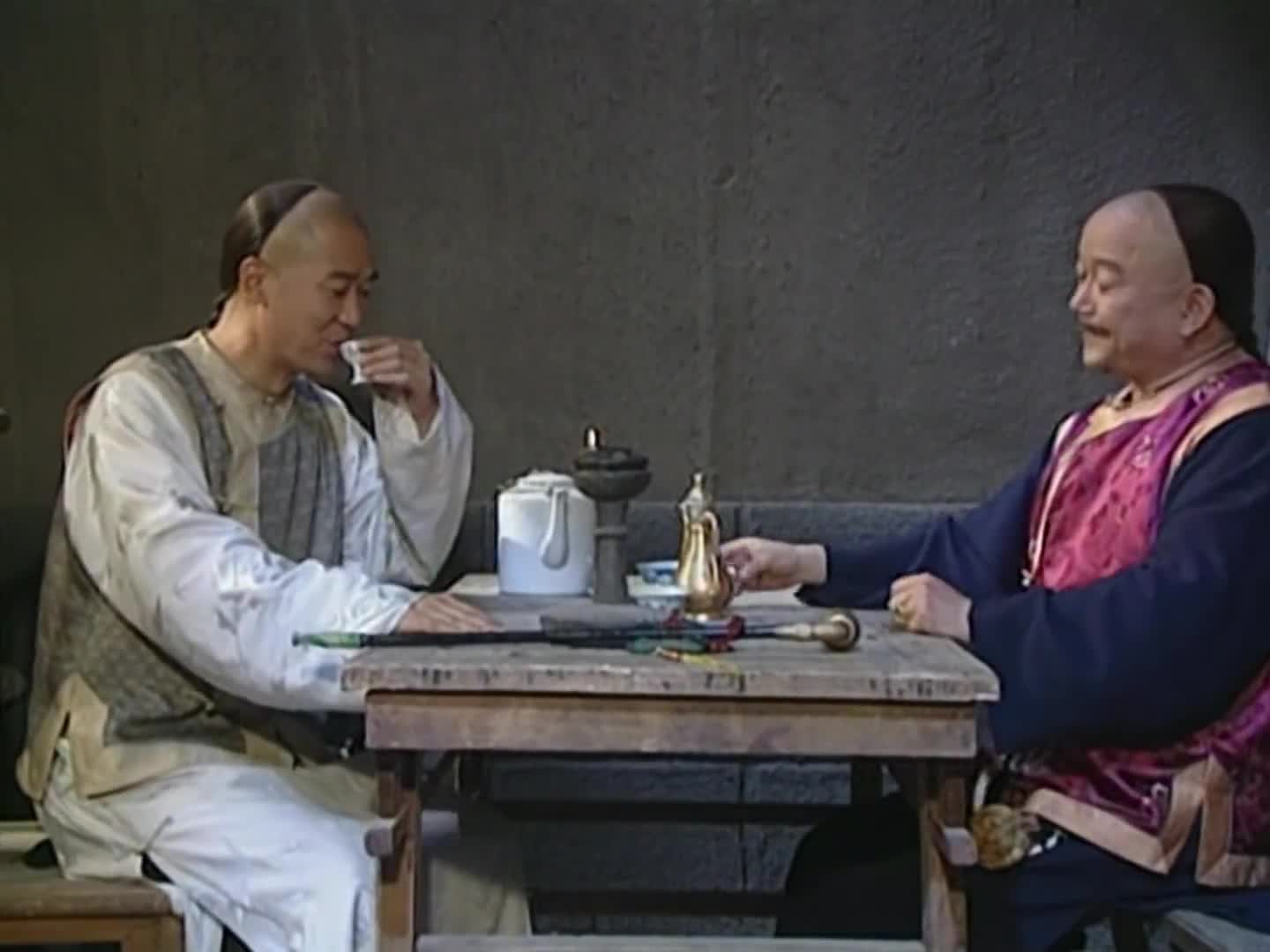 经典名场面纪晓岚和珅狱中煮酒论官场谈人生