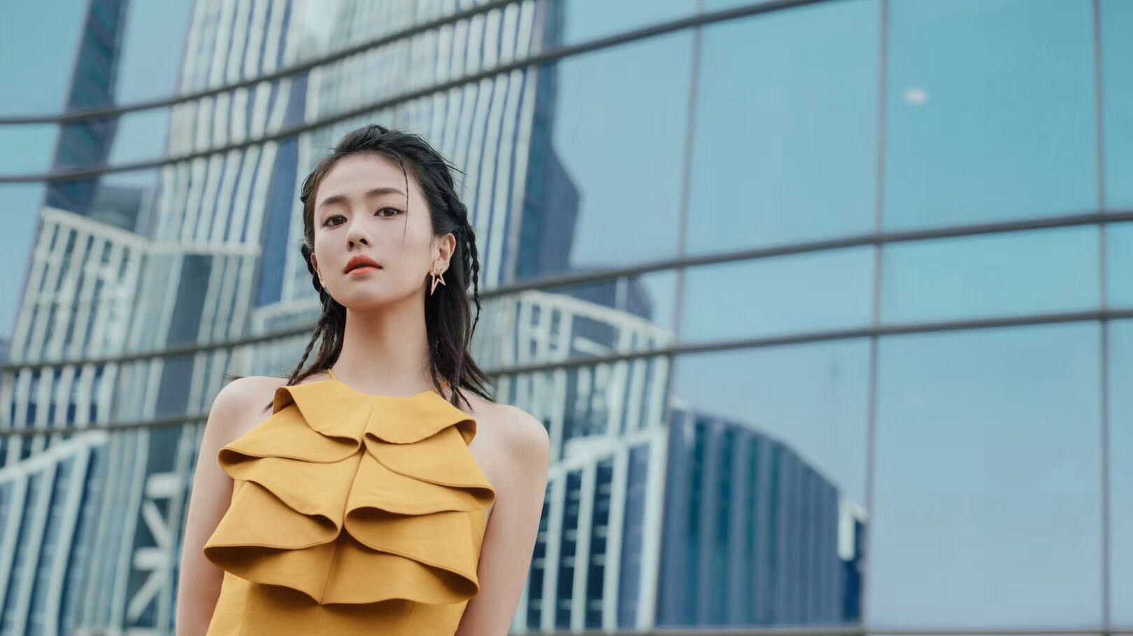 演员白鹿,时尚优雅,让人念念不忘,可盐可甜!