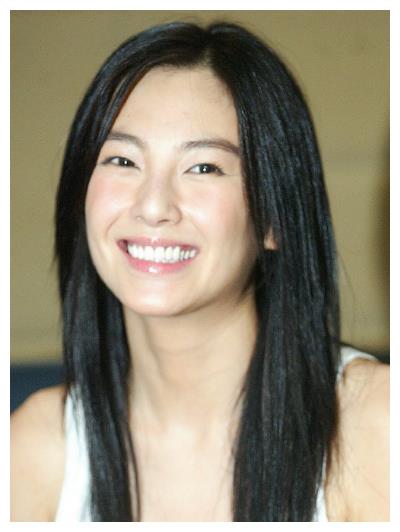 张雨绮青年时照片走红,长发加内双眼皮,网友:越活越年轻?