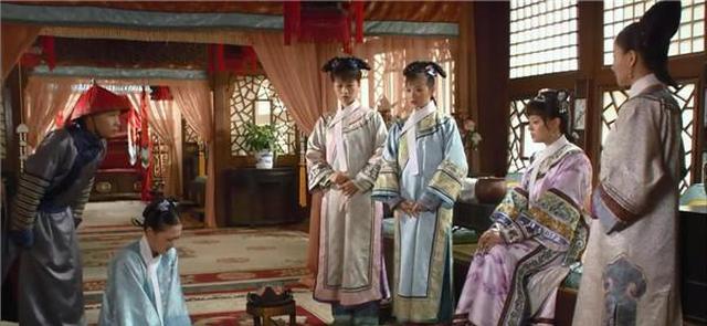 甄嬛传:齐妃的蹲姿,浣碧的蹲姿,宫女的蹲姿,每次都大有深意!