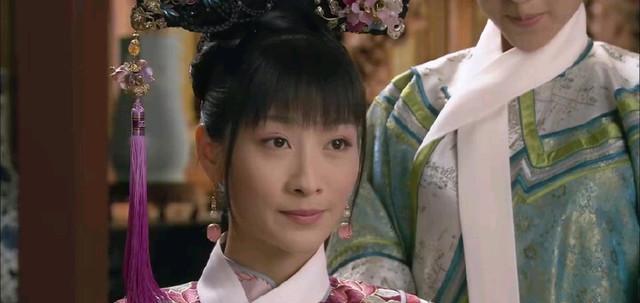 甄嬛传:安陵容临死前见甄嬛时,为何梳个跟选秀时一样的旗头?