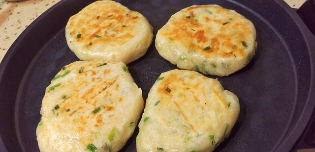 1斤面1斤水教你做发面葱花饼蓬松暄软凉了不硬太香了