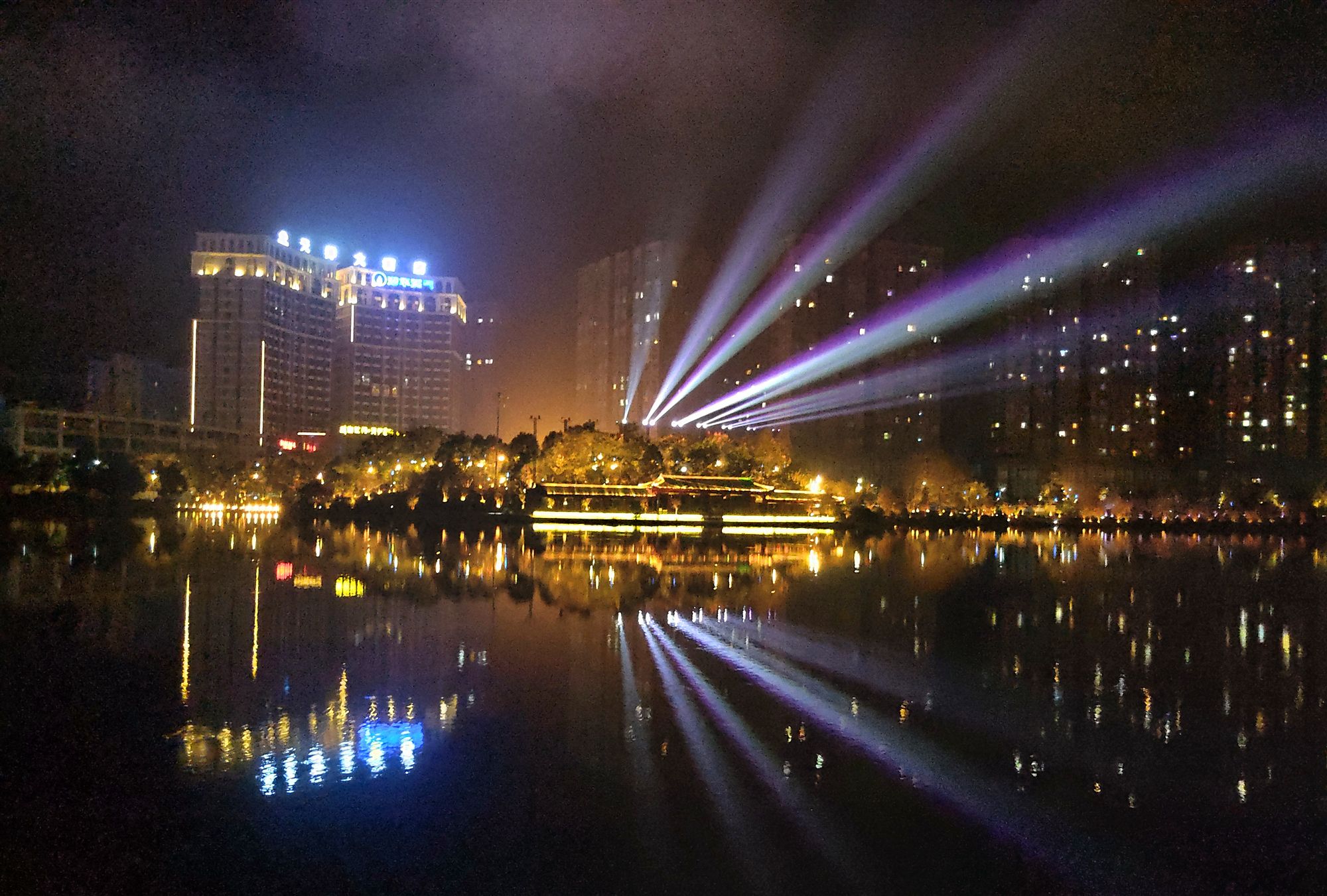 2019岳池东湖灯光秀 赵世权手机随手拍