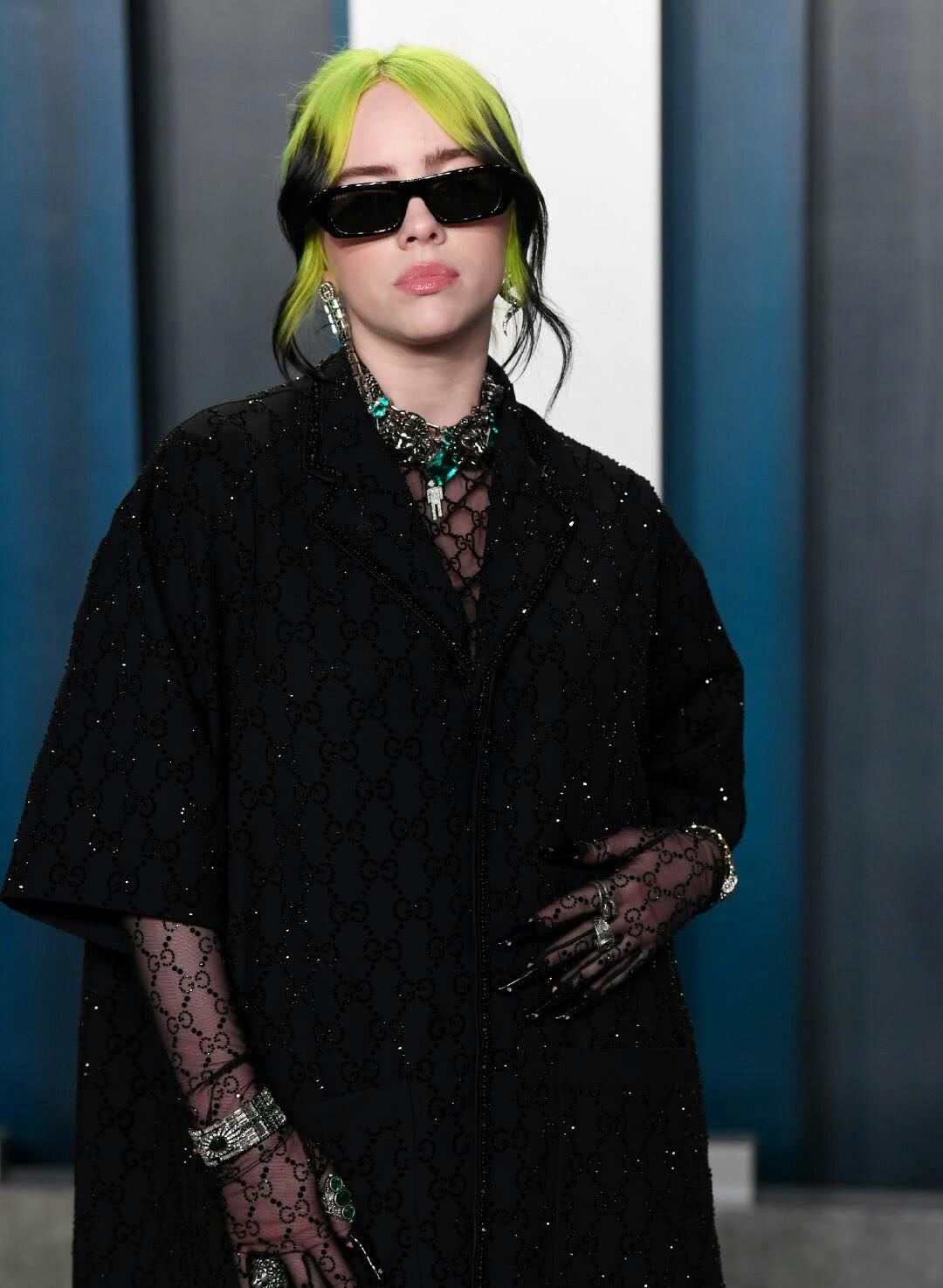 碧梨最新活动照,身穿黑色格网格西服套装现身,网友:模仿不来_高清图集