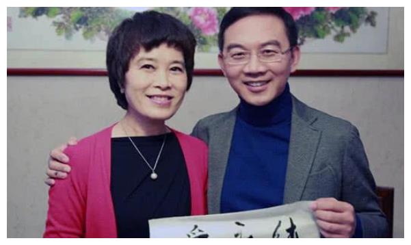 郎永淳和妻子吴萍是在大学认识的,是学生时期的一段单纯而美好的爱恋.