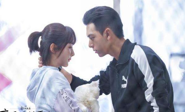韩商言和佟年上演童颜夫妇车窗吻一集三个吻网友好甜蜜