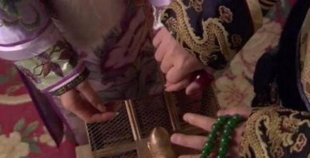 华妃到死也不知，为何甄嬛穿了自己送的这件衣服后频频得宠？休闲区蓝鸢梦想 - Www.slyday.coM