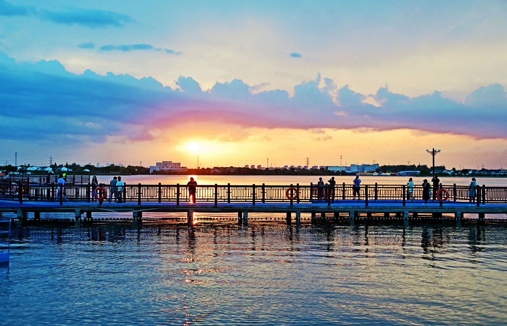 夕照鹅湖玫瑰园,无锡锡山区鹅湖镇,江苏省特色田园乡村—鹅湖村__财经