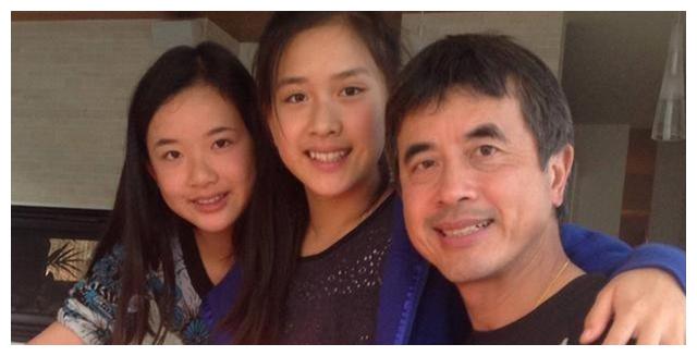 陈冲自曝太宠女儿,无时无刻展现母爱,网友:你弃养的双胞胎呢?