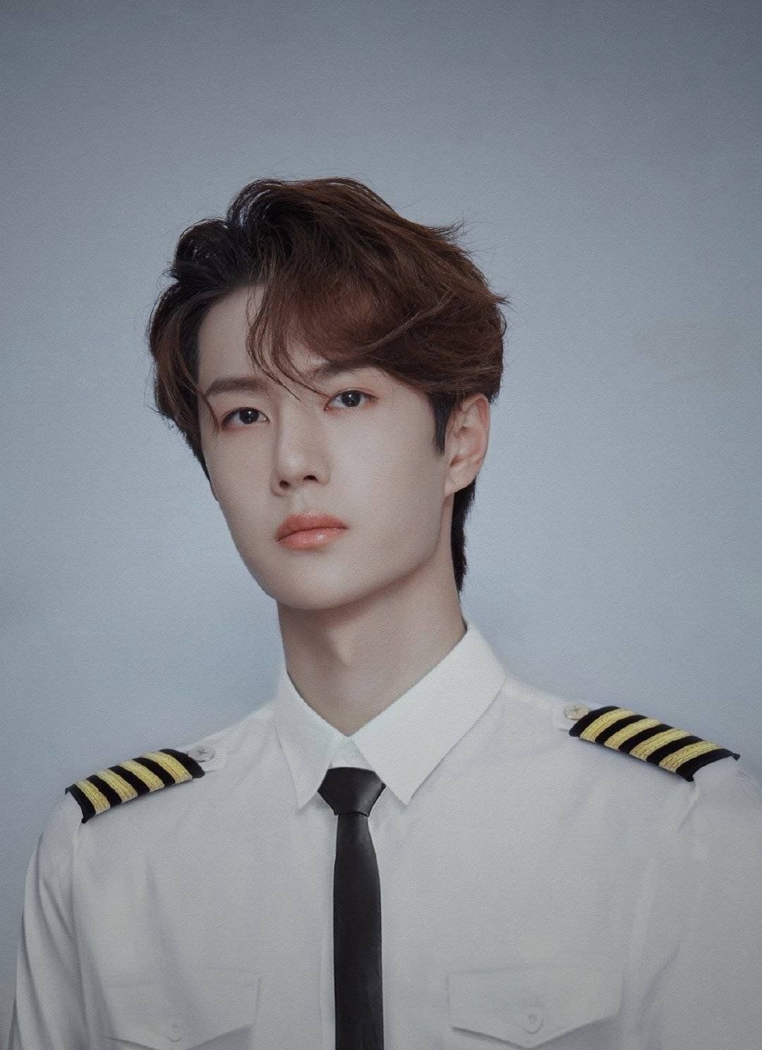 酷炫帅气的机长造型,挺直如松的站姿,你最想搭上哪位机长的航班